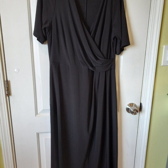 BLACK MSK Plus Size V-Neck Fit & Flare Midi Dress - Picture 2 of 4